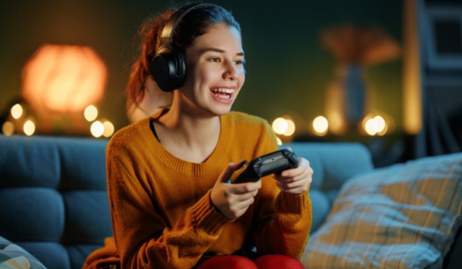 How Are Livestreams, Let’s Plays, and Esports Different